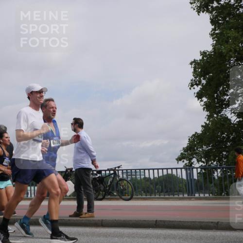 29.06.2025 - hella hamburg halbmarathon Luisa Fischer http://msf.ph/oto/8506848 29.06.2025 10:20:30 Kennedybrücke 6786, 1795, 3210, 3464, 3466, 3802, 3803, 4852, 5929, 5930, 6352, 6786, 7011, 7945, 8210, 8309, 8433, 9400, 9848, 10460, 10620 meine-sportfotos.de