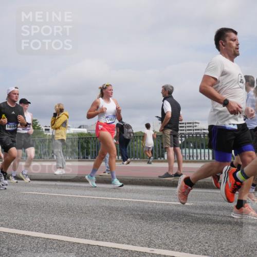 29.06.2025 - hella hamburg halbmarathon Luisa Fischer http://msf.ph/oto/8506853 29.06.2025 10:20:31 Kennedybrücke 16024, 927, 18564, 14877, 1156, 1795, 3464, 3466, 3802, 3803, 4852, 5929, 5930, 6352, 6786, 7011, 7945, 8210, 8309, 8433, 9400, 9848, 10460, 10620 meine-sportfotos.de