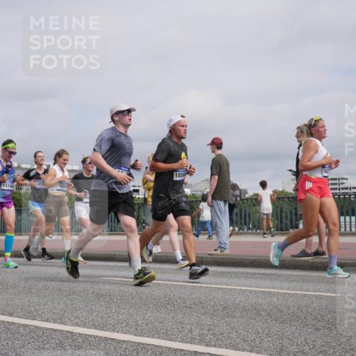 29.06.2025 - hella hamburg halbmarathon Luisa Fischer http://msf.ph/oto/8506859 29.06.2025 10:20:31 Kennedybrücke 15140, 1156, 1795, 3464, 3466, 3802, 3803, 4852, 5929, 5930, 6352, 6786, 7011, 7945, 8210, 8309, 8433, 9400, 9848, 10460, 10620 meine-sportfotos.de