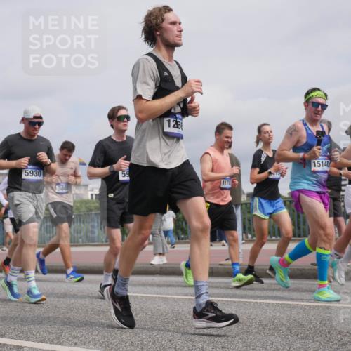 29.06.2025 - hella hamburg halbmarathon Luisa Fischer http://msf.ph/oto/8506870 29.06.2025 10:20:33 Kennedybrücke 1754, 5930, 3803, 1266, 59, 1170, 616, 15140, 18526, 1156, 1795, 2259, 3464, 3466, 3802, 3803, 4852, 5929, 5930, 6254, 6336, 6352, 7011, 7945, 8210, 8433, 9400, 9848, 10460, 10620 meine-sportfotos.de