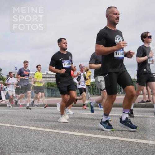 29.06.2025 - hella hamburg halbmarathon Luisa Fischer http://msf.ph/oto/8506878 29.06.2025 10:20:34 Kennedybrücke 10460, 1902, 843, 7945, 8210, 17542, 59, 1156, 1795, 2259, 3464, 3802, 3803, 4852, 5929, 5930, 6254, 6336, 6352, 7011, 7945, 8210, 8351, 8433, 9400, 9848, 10460, 10620 meine-sportfotos.de
