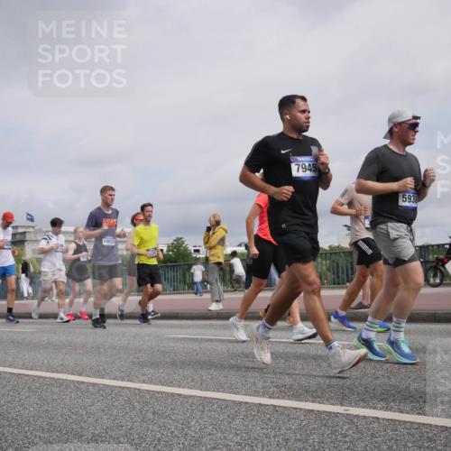 29.06.2025 - hella hamburg halbmarathon Luisa Fischer http://msf.ph/oto/8506880 29.06.2025 10:20:34 Kennedybrücke 1902, 17083, 485, 10620, 7945, 5930, 1156, 1795, 2259, 3464, 3802, 3803, 4852, 5929, 5930, 6254, 6336, 6352, 7011, 7945, 8210, 8351, 8433, 9400, 9848, 10460, 10620 meine-sportfotos.de