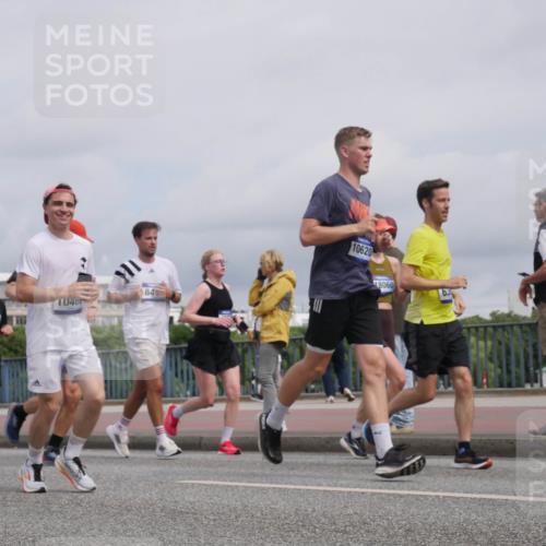 29.06.2025 - hella hamburg halbmarathon Luisa Fischer http://msf.ph/oto/8506883 29.06.2025 10:20:35 Kennedybrücke 9400, 10400, 84, 10620, 18060, 1156, 1204, 1795, 2259, 3802, 3803, 4852, 5929, 5930, 6254, 6336, 6352, 7011, 7945, 8210, 8351, 8433, 9400, 9848, 10460, 10620 meine-sportfotos.de