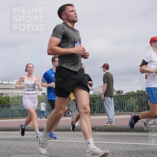 29.06.2025 - hella hamburg halbmarathon Luisa Fischer http://msf.ph/oto/8506894 29.06.2025 10:20:37 Kennedybrücke 9848, 1156, 1204, 1795, 2259, 3802, 3803, 4218, 4852, 5930, 6254, 6336, 6352, 7011, 7945, 8210, 8351, 8433, 9400, 9848, 10460, 10620 meine-sportfotos.de