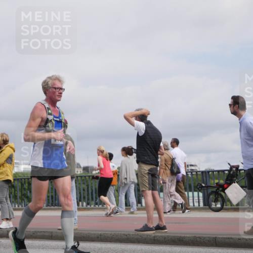 29.06.2025 - hella hamburg halbmarathon Luisa Fischer http://msf.ph/oto/8506918 29.06.2025 10:20:39 Kennedybrücke 1156, 1204, 1795, 2259, 4218, 4852, 6254, 6336, 6352, 7011, 7258, 8351, 8433, 9400, 9848, 10460 meine-sportfotos.de