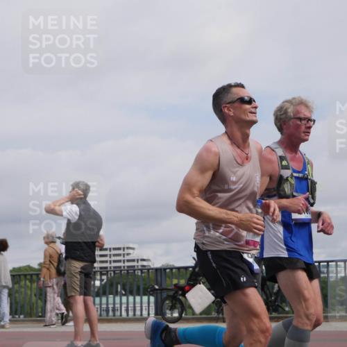 29.06.2025 - hella hamburg halbmarathon Luisa Fischer http://msf.ph/oto/8506934 29.06.2025 10:20:41 Kennedybrücke 7, 1015, 1156, 1204, 1274, 1749, 1795, 2259, 3292, 4218, 6254, 6336, 7011, 7258, 8351, 9400, 10677 meine-sportfotos.de