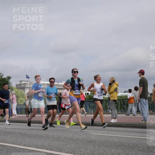 29.06.2025 - hella hamburg halbmarathon Luisa Fischer http://msf.ph/oto/8506947 29.06.2025 10:20:42 Kennedybrücke 2259, 1204, 14307, 6254, 8351, 1015, 1156, 1204, 1274, 1749, 2259, 3292, 4218, 6254, 6336, 7011, 7258, 8351, 8607, 10677 meine-sportfotos.de