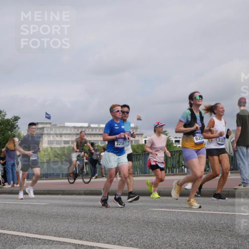 29.06.2025 - hella hamburg halbmarathon Luisa Fischer http://msf.ph/oto/8506950 29.06.2025 10:20:43 Kennedybrücke 1204, 2259, 36, 6254, 8351, 1015, 1156, 1204, 1274, 1458, 1749, 2259, 3292, 4218, 6254, 6336, 7011, 7258, 8351, 8607, 10677 meine-sportfotos.de