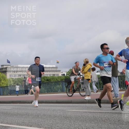 29.06.2025 - hella hamburg halbmarathon Luisa Fischer http://msf.ph/oto/8506960 29.06.2025 10:20:44 Kennedybrücke 648, 1204, 1430, 2259, 1015, 1156, 1204, 1274, 1458, 1749, 2259, 3138, 3292, 4218, 6254, 6336, 7258, 8351, 8607, 10677 meine-sportfotos.de