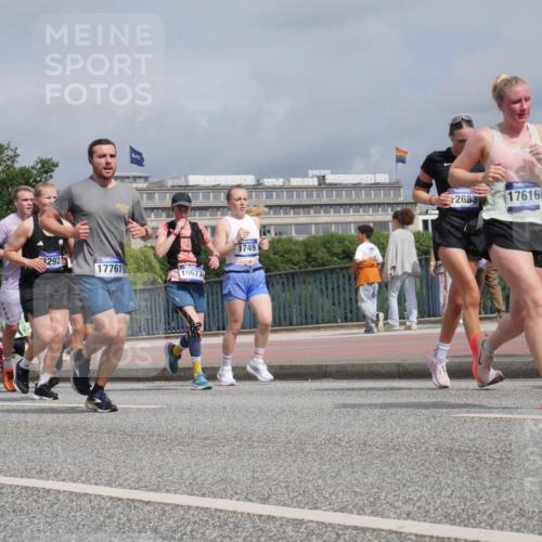 29.06.2025 - hella hamburg halbmarathon Luisa Fischer http://msf.ph/oto/8506980 29.06.2025 10:20:48 Kennedybrücke 657, 3292, 17761, 10677, 1749, 2683, 17616, 1015, 1204, 1274, 1458, 1622, 1749, 2094, 2931, 3138, 3292, 4218, 7258, 8607, 10509, 10677 meine-sportfotos.de