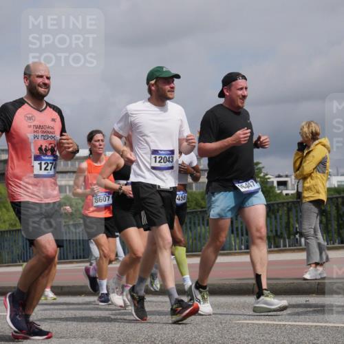 29.06.2025 - hella hamburg halbmarathon Luisa Fischer http://msf.ph/oto/8507003 29.06.2025 10:20:51 Kennedybrücke 11916, 38, 1274, 12043, 8607, 458, 16447, 1015, 1274, 1458, 1622, 1749, 2094, 2931, 3138, 3292, 5002, 5004, 7258, 8144, 8607, 10509, 10677 meine-sportfotos.de