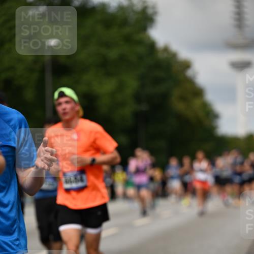 29.06.2025 - hella hamburg halbmarathon Dr. Thomas Lammeyer http://msf.ph/oto/8507038 29.06.2025 10:28:10 Kennedybrücke 1003, 1005, 1048, 1444, 2108, 2125, 2489, 3034, 3185, 3285, 3457, 4122, 4391, 4464, 4597, 4684, 5406, 5661, 6502, 7013, 7021, 7029, 7820, 8031, 8149, 8181, 8716, 9217, 9715, 10649 meine-sportfotos.de