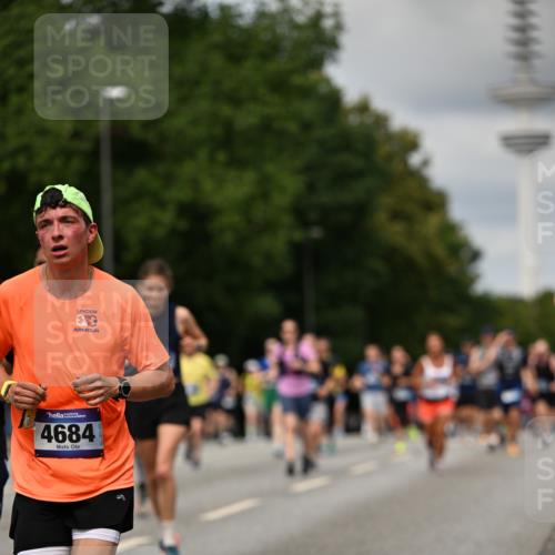 29.06.2025 - hella hamburg halbmarathon Dr. Thomas Lammeyer http://msf.ph/oto/8507044 29.06.2025 10:28:10 Kennedybrücke 1003, 1005, 1048, 1444, 2108, 2125, 2489, 3034, 3185, 3285, 3457, 4122, 4391, 4464, 4597, 4684, 5406, 5661, 6502, 7013, 7021, 7029, 7820, 8031, 8149, 8181, 8716, 9217, 9715, 10649 meine-sportfotos.de