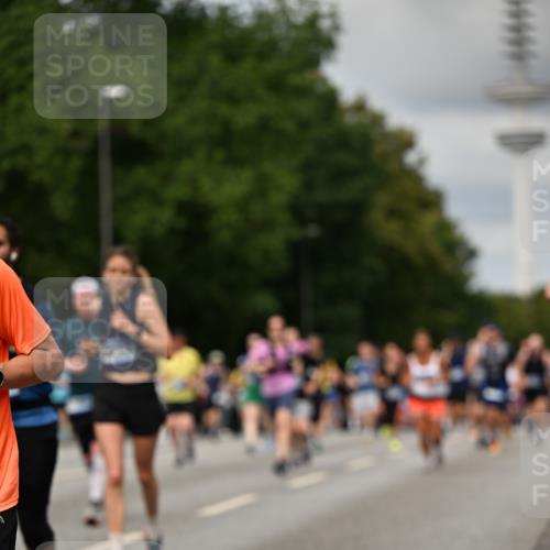 29.06.2025 - hella hamburg halbmarathon Dr. Thomas Lammeyer http://msf.ph/oto/8507051 29.06.2025 10:28:11 Kennedybrücke 1005, 1009, 1048, 1304, 1444, 2108, 2125, 2489, 3034, 3185, 3285, 3457, 4122, 4391, 4464, 4597, 4684, 5406, 5661, 6502, 7013, 7021, 7029, 7820, 8031, 8149, 8181, 8716, 9217, 9715, 10649 meine-sportfotos.de