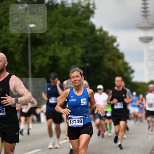 29.06.2025 - hella hamburg halbmarathon Dr. Thomas Lammeyer http://msf.ph/oto/8507232 29.06.2025 10:28:21 Kennedybrücke 1005, 1009, 1304, 1444, 2108, 2489, 2766, 3034, 3185, 3285, 3579, 4122, 4391, 4597, 4684, 4993, 5055, 5160, 5661, 6502, 7013, 8031, 8149, 8297, 8676, 8717, 9217, 9603, 9715, 11300, 11415 meine-sportfotos.de
