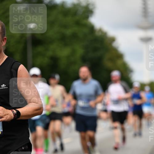 29.06.2025 - hella hamburg halbmarathon Dr. Thomas Lammeyer http://msf.ph/oto/8507302 29.06.2025 10:28:25 Kennedybrücke 1005, 1009, 1304, 1444, 1545, 2108, 2489, 2766, 3185, 3579, 4122, 4391, 4597, 4993, 5055, 5160, 5661, 7013, 8031, 8141, 8149, 8297, 8676, 8717, 9217, 9603, 9715, 11300, 11415 meine-sportfotos.de