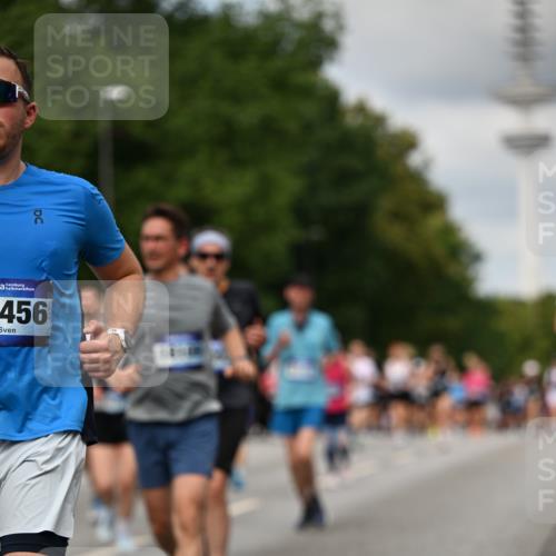 29.06.2025 - hella hamburg halbmarathon Dr. Thomas Lammeyer http://msf.ph/oto/8507463 29.06.2025 10:28:36 Kennedybrücke 1005, 1009, 1304, 1545, 2108, 2766, 3185, 3579, 4122, 4162, 4391, 4597, 4646, 4993, 5039, 5055, 5160, 5258, 5260, 5661, 5954, 7013, 7426, 8141, 8149, 8187, 8297, 8676, 8717, 8918, 8920, 9603, 9715, 11300, 11415 meine-sportfotos.de