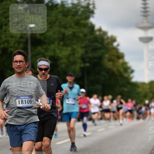 29.06.2025 - hella hamburg halbmarathon Dr. Thomas Lammeyer http://msf.ph/oto/8507477 29.06.2025 10:28:36 Kennedybrücke 1005, 1009, 1304, 1545, 2108, 2766, 3185, 3579, 4122, 4162, 4391, 4597, 4646, 4993, 5039, 5055, 5160, 5258, 5260, 5661, 5954, 7013, 7426, 8141, 8149, 8187, 8297, 8676, 8717, 8918, 8920, 9603, 9715, 11300, 11415 meine-sportfotos.de