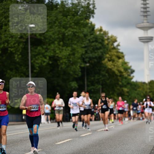 29.06.2025 - hella hamburg halbmarathon Dr. Thomas Lammeyer http://msf.ph/oto/8507553 29.06.2025 10:28:40 Kennedybrücke 1005, 1009, 1304, 1545, 2766, 3579, 4122, 4162, 4646, 4993, 5039, 5055, 5160, 5258, 5260, 5954, 7426, 7920, 8141, 8187, 8297, 8676, 8717, 8918, 8920, 9603, 11300, 11415 meine-sportfotos.de