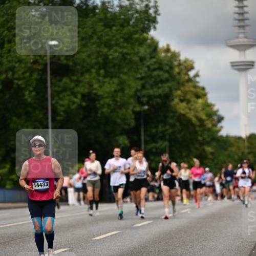 29.06.2025 - hella hamburg halbmarathon Dr. Thomas Lammeyer http://msf.ph/oto/8507564 29.06.2025 10:28:41 Kennedybrücke 1009, 1304, 1545, 2766, 3579, 4162, 4646, 4993, 5039, 5055, 5160, 5258, 5260, 5954, 7426, 7920, 8141, 8187, 8297, 8676, 8717, 8918, 8920, 9603, 11300, 11415 meine-sportfotos.de