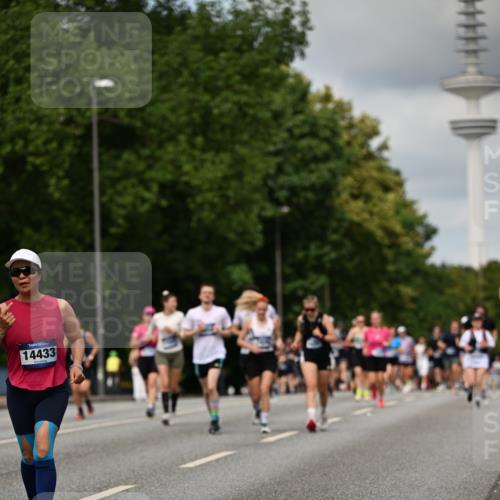 29.06.2025 - hella hamburg halbmarathon Dr. Thomas Lammeyer http://msf.ph/oto/8507575 29.06.2025 10:28:41 Kennedybrücke 1009, 1304, 1545, 2766, 3579, 4162, 4646, 4993, 5039, 5055, 5160, 5258, 5260, 5954, 7426, 7920, 8141, 8187, 8297, 8676, 8717, 8918, 8920, 9603, 11300, 11415 meine-sportfotos.de