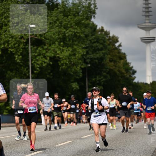 29.06.2025 - hella hamburg halbmarathon Dr. Thomas Lammeyer http://msf.ph/oto/8507709 29.06.2025 10:28:50 Kennedybrücke 1389, 1545, 2944, 4162, 4646, 4719, 4993, 5039, 5258, 5260, 5358, 5954, 7426, 7920, 8141, 8167, 8187, 8297, 8918, 8920, 10907, 11044 meine-sportfotos.de