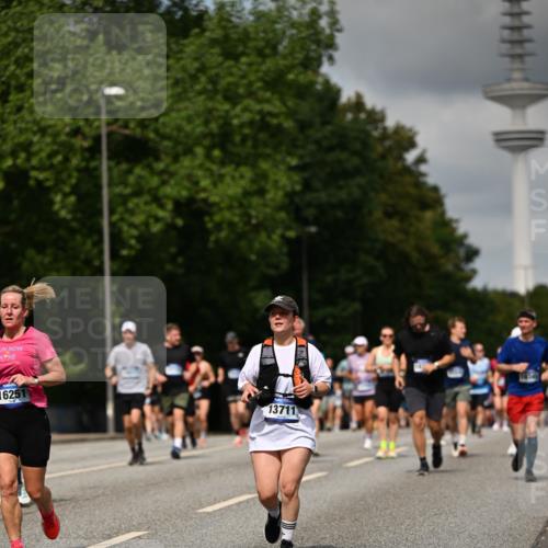 29.06.2025 - hella hamburg halbmarathon Dr. Thomas Lammeyer http://msf.ph/oto/8507732 29.06.2025 10:28:51 Kennedybrücke 1389, 1545, 2944, 3421, 4162, 4646, 4719, 5039, 5258, 5260, 5358, 5954, 7426, 7920, 8141, 8167, 8187, 8918, 8920, 10907, 11044 meine-sportfotos.de