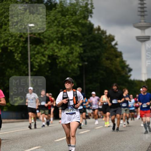 29.06.2025 - hella hamburg halbmarathon Dr. Thomas Lammeyer http://msf.ph/oto/8507738 29.06.2025 10:28:51 Kennedybrücke 1389, 1545, 2944, 3421, 4162, 4646, 4719, 5039, 5258, 5260, 5358, 5954, 7426, 7920, 8141, 8167, 8187, 8918, 8920, 10907, 11044 meine-sportfotos.de