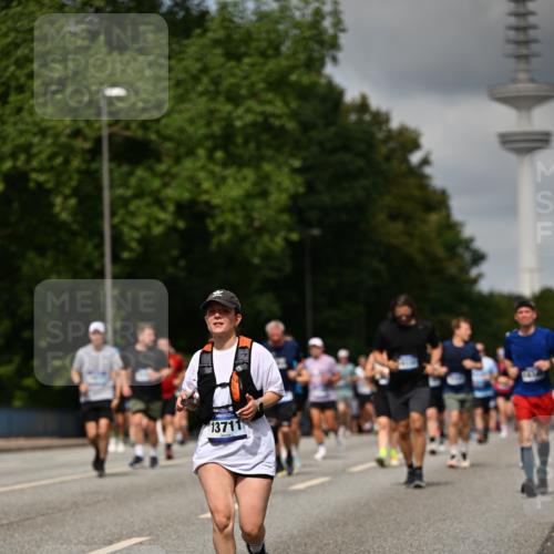 29.06.2025 - hella hamburg halbmarathon Dr. Thomas Lammeyer http://msf.ph/oto/8507749 29.06.2025 10:28:52 Kennedybrücke 1389, 1545, 2944, 3421, 4162, 4646, 4719, 5039, 5258, 5260, 5358, 5954, 6524, 6526, 7426, 7920, 7975, 8141, 8167, 8187, 8918, 8920, 10907, 11044 meine-sportfotos.de