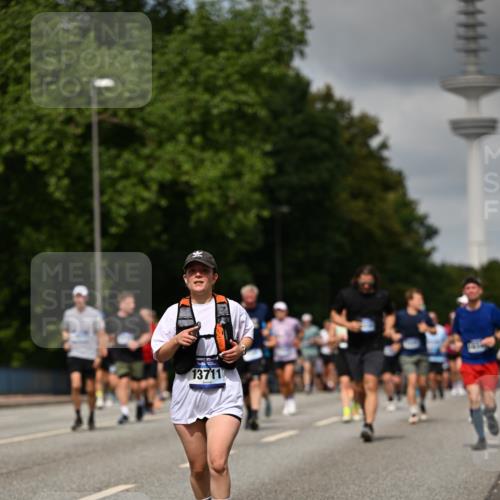 29.06.2025 - hella hamburg halbmarathon Dr. Thomas Lammeyer http://msf.ph/oto/8507753 29.06.2025 10:28:52 Kennedybrücke 1389, 1545, 2944, 3421, 4162, 4646, 4719, 5039, 5258, 5260, 5358, 5954, 6524, 6526, 7426, 7920, 7975, 8141, 8167, 8187, 8918, 8920, 10907, 11044 meine-sportfotos.de