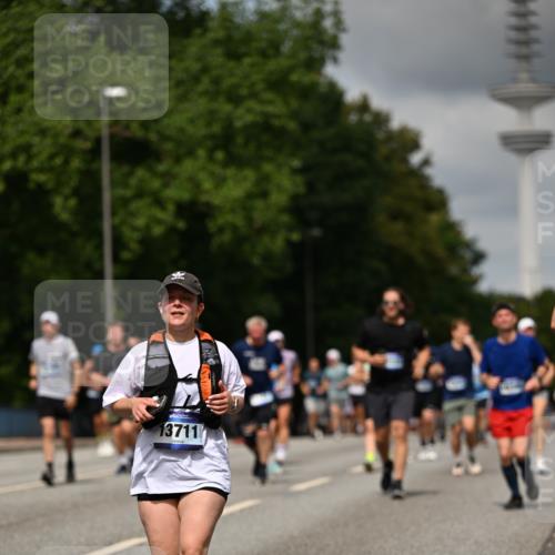 29.06.2025 - hella hamburg halbmarathon Dr. Thomas Lammeyer http://msf.ph/oto/8507763 29.06.2025 10:28:53 Kennedybrücke 1389, 2944, 3421, 4162, 4646, 4719, 5039, 5258, 5260, 5358, 5954, 6524, 6526, 7426, 7920, 7975, 8141, 8167, 8187, 8918, 8920, 10907, 11044 meine-sportfotos.de