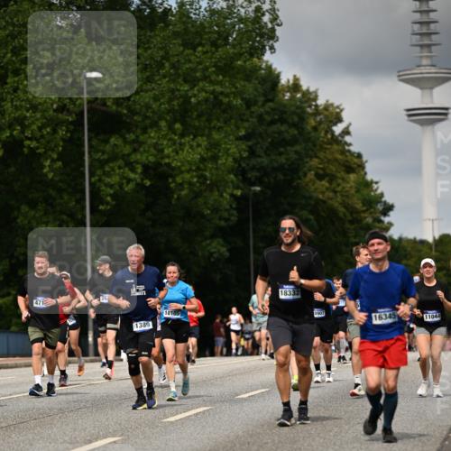 29.06.2025 - hella hamburg halbmarathon Dr. Thomas Lammeyer http://msf.ph/oto/8507794 29.06.2025 10:28:55 Kennedybrücke 1389, 1395, 2477, 2944, 3421, 4162, 4646, 4719, 5039, 5258, 5260, 5358, 5954, 6524, 6526, 7426, 7920, 7975, 8167, 8187, 8502, 8918, 8920, 10907, 11044, 11347 meine-sportfotos.de