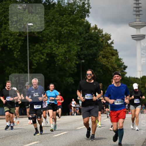 29.06.2025 - hella hamburg halbmarathon Dr. Thomas Lammeyer http://msf.ph/oto/8507804 29.06.2025 10:28:55 Kennedybrücke 1389, 1395, 2477, 2944, 3421, 4162, 4646, 4719, 5039, 5258, 5260, 5358, 5954, 6524, 6526, 7426, 7920, 7975, 8167, 8187, 8502, 8918, 8920, 10907, 11044, 11347 meine-sportfotos.de