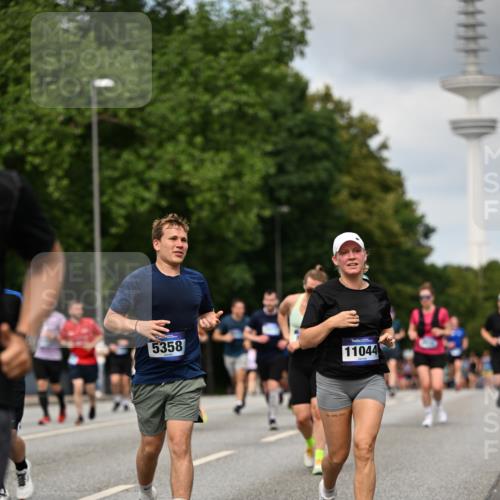 29.06.2025 - hella hamburg halbmarathon Dr. Thomas Lammeyer http://msf.ph/oto/8507902 29.06.2025 10:29:01 Kennedybrücke 1389, 1395, 2477, 2944, 3421, 3786, 4162, 4221, 4719, 5039, 5138, 5358, 5954, 6524, 6526, 7426, 7528, 7920, 7975, 8167, 8187, 8502, 8918, 8920, 9063, 10907, 11044, 11306, 11347 meine-sportfotos.de