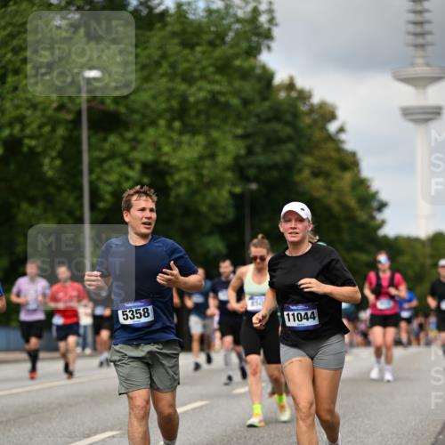 29.06.2025 - hella hamburg halbmarathon Dr. Thomas Lammeyer http://msf.ph/oto/8507912 29.06.2025 10:29:01 Kennedybrücke 1389, 1395, 2477, 2944, 3421, 3786, 4162, 4221, 4719, 5039, 5138, 5358, 5954, 6524, 6526, 7426, 7528, 7920, 7975, 8167, 8187, 8502, 8918, 8920, 9063, 10907, 11044, 11306, 11347 meine-sportfotos.de