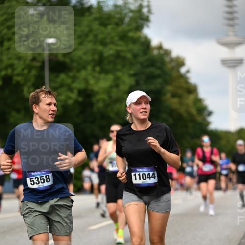 29.06.2025 - hella hamburg halbmarathon Dr. Thomas Lammeyer http://msf.ph/oto/8507935 29.06.2025 10:29:03 Kennedybrücke 1389, 1395, 2280, 2477, 2944, 3421, 3786, 4162, 4221, 4624, 4719, 5039, 5138, 5358, 6524, 6526, 7426, 7528, 7920, 7975, 8167, 8187, 8502, 9063, 10907, 11044, 11306, 11347 meine-sportfotos.de