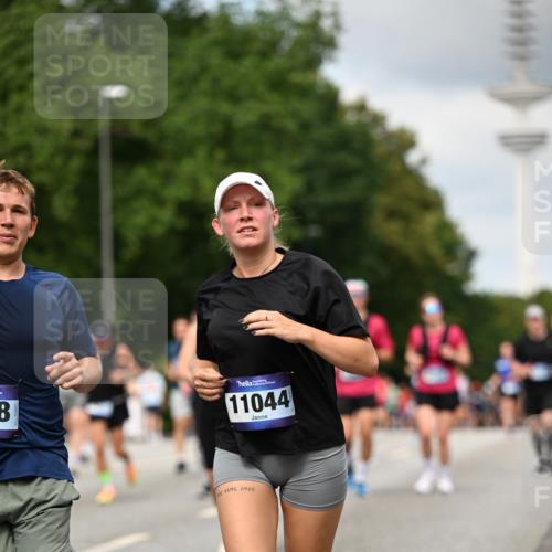 29.06.2025 - hella hamburg halbmarathon Dr. Thomas Lammeyer http://msf.ph/oto/8507951 29.06.2025 10:29:04 Kennedybrücke 1389, 1395, 2132, 2280, 2477, 2944, 3421, 3786, 4162, 4221, 4624, 4719, 5138, 5358, 5829, 5830, 6524, 6526, 7426, 7528, 7920, 7975, 8167, 8187, 8502, 9063, 10907, 11044, 11306, 11347 meine-sportfotos.de