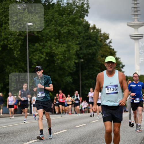 29.06.2025 - hella hamburg halbmarathon Dr. Thomas Lammeyer http://msf.ph/oto/8508173 29.06.2025 10:29:16 Kennedybrücke 1352, 1395, 2132, 2249, 2280, 2477, 2944, 3343, 3421, 3786, 4221, 4624, 4719, 5138, 5358, 5829, 5830, 6261, 6524, 6526, 7528, 7975, 8167, 8502, 9063, 10907, 11044, 11306, 11347 meine-sportfotos.de