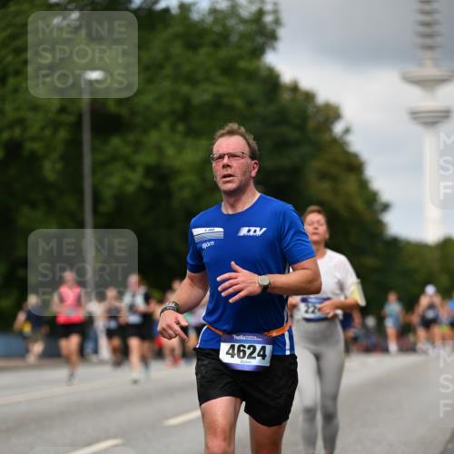 29.06.2025 - hella hamburg halbmarathon Dr. Thomas Lammeyer http://msf.ph/oto/8508227 29.06.2025 10:29:21 Kennedybrücke 1352, 1395, 2132, 2249, 2280, 2477, 3132, 3343, 3421, 3786, 4008, 4010, 4111, 4221, 4624, 5138, 5829, 5830, 6261, 6524, 6526, 7528, 7975, 8083, 8502, 9063, 11306, 11347 meine-sportfotos.de