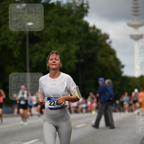 29.06.2025 - hella hamburg halbmarathon Dr. Thomas Lammeyer http://msf.ph/oto/8508261 29.06.2025 10:29:23 Kennedybrücke 1352, 1395, 2132, 2249, 2280, 2477, 3132, 3343, 3786, 4008, 4010, 4111, 4221, 4624, 5138, 5829, 5830, 6261, 7528, 8083, 8502, 9063, 9927, 11306, 11347 meine-sportfotos.de