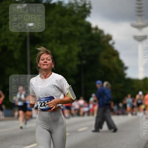 29.06.2025 - hella hamburg halbmarathon Dr. Thomas Lammeyer http://msf.ph/oto/8508264 29.06.2025 10:29:23 Kennedybrücke 1352, 1395, 2132, 2249, 2280, 2477, 3132, 3343, 3786, 4008, 4010, 4111, 4221, 4624, 5138, 5829, 5830, 6261, 7528, 8083, 8502, 9063, 9927, 11306, 11347 meine-sportfotos.de