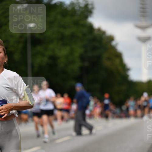 29.06.2025 - hella hamburg halbmarathon Dr. Thomas Lammeyer http://msf.ph/oto/8508277 29.06.2025 10:29:24 Kennedybrücke 1352, 1395, 2132, 2249, 2280, 2477, 3132, 3343, 3786, 4008, 4010, 4111, 4221, 4624, 5138, 5829, 5830, 6261, 7528, 8083, 8502, 9063, 9927, 11306, 11347 meine-sportfotos.de