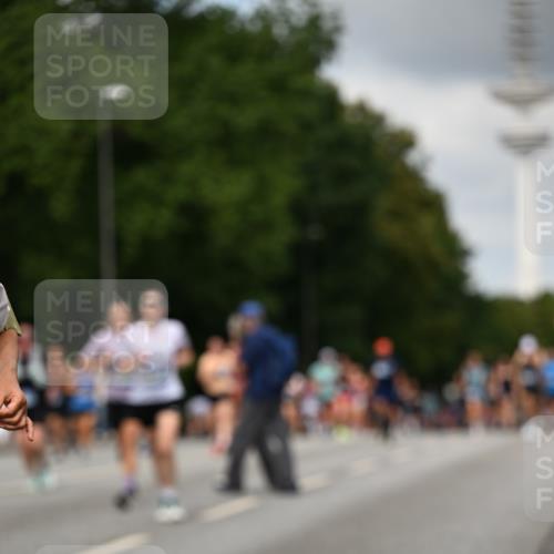 29.06.2025 - hella hamburg halbmarathon Dr. Thomas Lammeyer http://msf.ph/oto/8508282 29.06.2025 10:29:24 Kennedybrücke 1352, 1395, 2132, 2249, 2280, 2477, 3132, 3343, 3786, 4008, 4010, 4111, 4221, 4624, 5138, 5829, 5830, 6261, 7528, 8083, 8502, 9063, 9927, 11306, 11347 meine-sportfotos.de