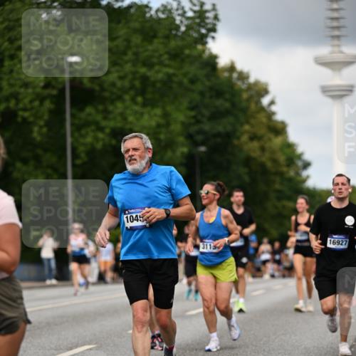 29.06.2025 - hella hamburg halbmarathon Dr. Thomas Lammeyer http://msf.ph/oto/8508481 29.06.2025 10:29:44 Kennedybrücke 1627, 1740, 2000, 3053, 3099, 3113, 3132, 3920, 4008, 4010, 4111, 4444, 4797, 5814, 7778, 8083, 8276, 8962, 9927, 11157, 11400 meine-sportfotos.de