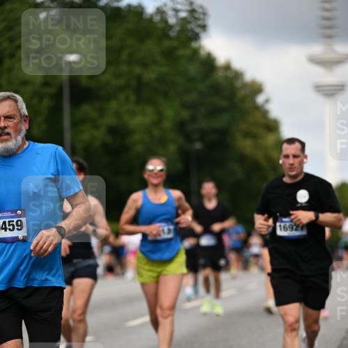 29.06.2025 - hella hamburg halbmarathon Dr. Thomas Lammeyer http://msf.ph/oto/8508506 29.06.2025 10:29:46 Kennedybrücke 1627, 1740, 2000, 3053, 3099, 3113, 3132, 3920, 4008, 4010, 4111, 4444, 4797, 5814, 6869, 7778, 8083, 8276, 8962, 9927, 11157, 11400 meine-sportfotos.de