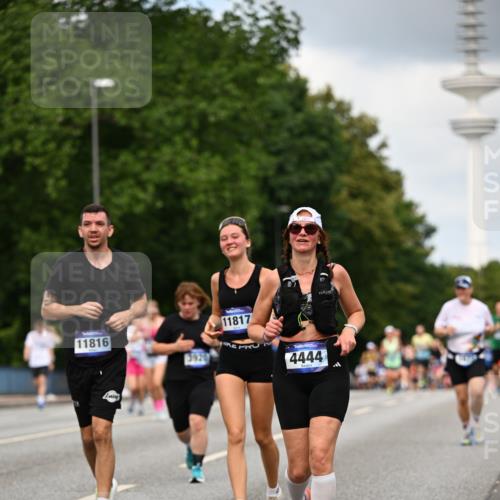 29.06.2025 - hella hamburg halbmarathon Dr. Thomas Lammeyer http://msf.ph/oto/8508562 29.06.2025 10:29:51 Kennedybrücke 1093, 1627, 1740, 2000, 2278, 3053, 3099, 3113, 3920, 4008, 4010, 4444, 4797, 5814, 6869, 7778, 8276, 8357, 8962, 9927, 11157, 11400 meine-sportfotos.de