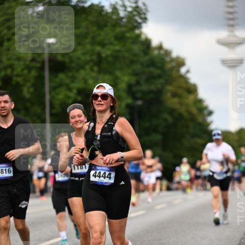 29.06.2025 - hella hamburg halbmarathon Dr. Thomas Lammeyer http://msf.ph/oto/8508575 29.06.2025 10:29:52 Kennedybrücke 1093, 1627, 1740, 2000, 2278, 3053, 3099, 3113, 3920, 4444, 4797, 5814, 6869, 7778, 8276, 8357, 8962, 9927, 11157, 11400 meine-sportfotos.de