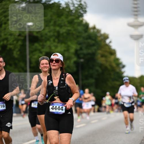 29.06.2025 - hella hamburg halbmarathon Dr. Thomas Lammeyer http://msf.ph/oto/8508576 29.06.2025 10:29:52 Kennedybrücke 1093, 1627, 1740, 2000, 2278, 3053, 3099, 3113, 3920, 4444, 4797, 5814, 6869, 7778, 8276, 8357, 8962, 9927, 11157, 11400 meine-sportfotos.de