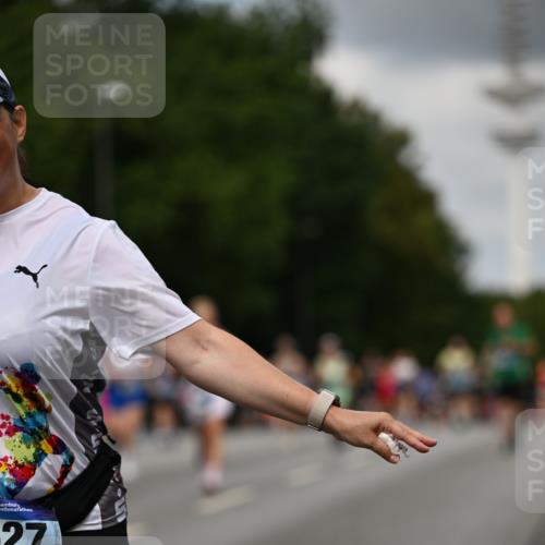 29.06.2025 - hella hamburg halbmarathon Dr. Thomas Lammeyer http://msf.ph/oto/8508654 29.06.2025 10:29:58 Kennedybrücke 1093, 1305, 1627, 1740, 2000, 2278, 3053, 3099, 3113, 3920, 3961, 3963, 4444, 5814, 6663, 6869, 7778, 8357, 11157, 11400 meine-sportfotos.de