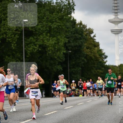 29.06.2025 - hella hamburg halbmarathon Dr. Thomas Lammeyer http://msf.ph/oto/8508675 29.06.2025 10:30:00 Kennedybrücke 1093, 1305, 1627, 1740, 2000, 2278, 3053, 3099, 3113, 3920, 3961, 3963, 4444, 5814, 6663, 6869, 7778, 8357, 9186, 11157, 11400 meine-sportfotos.de